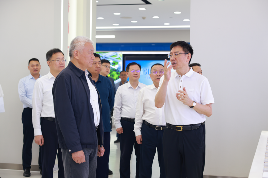 王志刚调研高德红外