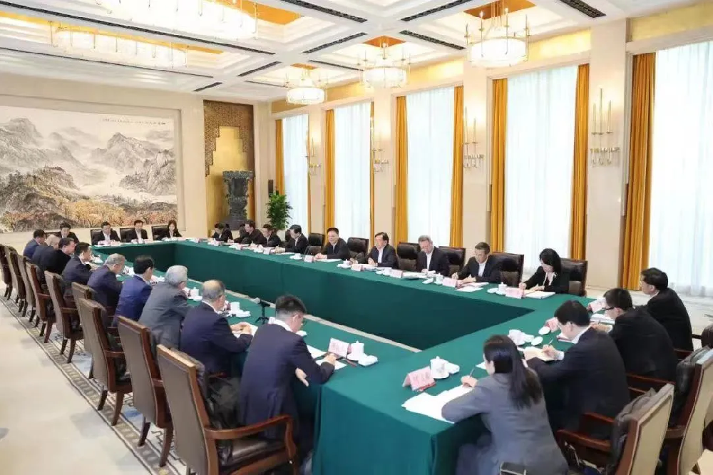 黄立参加“对话楚商”座谈会