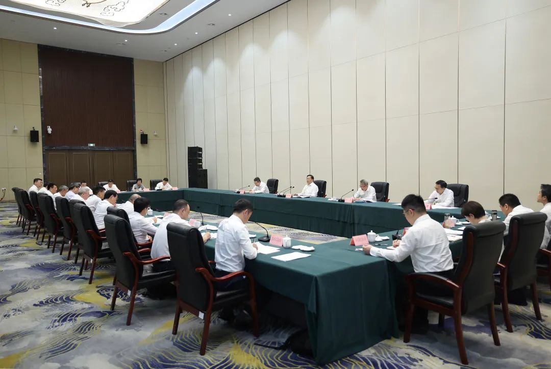 王忠林调研民营企业发展并召开座谈会 黄立参加座谈会并发言